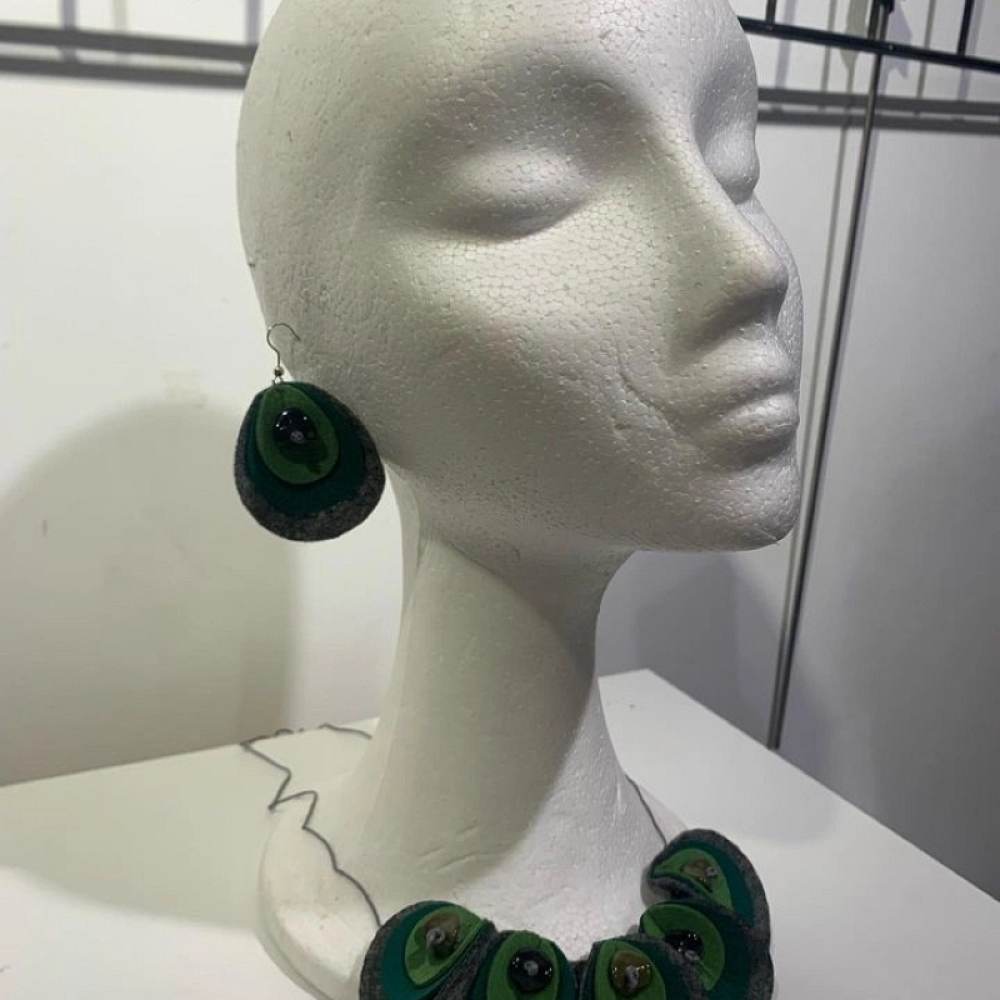 Collar y pendientes de fieltro (Pop-Up Xenpelar Errenteria)