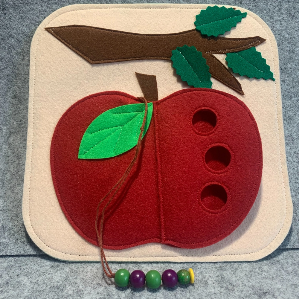 TABLERO ACTIVIDADES MANZANA CON PIRÁMIDE