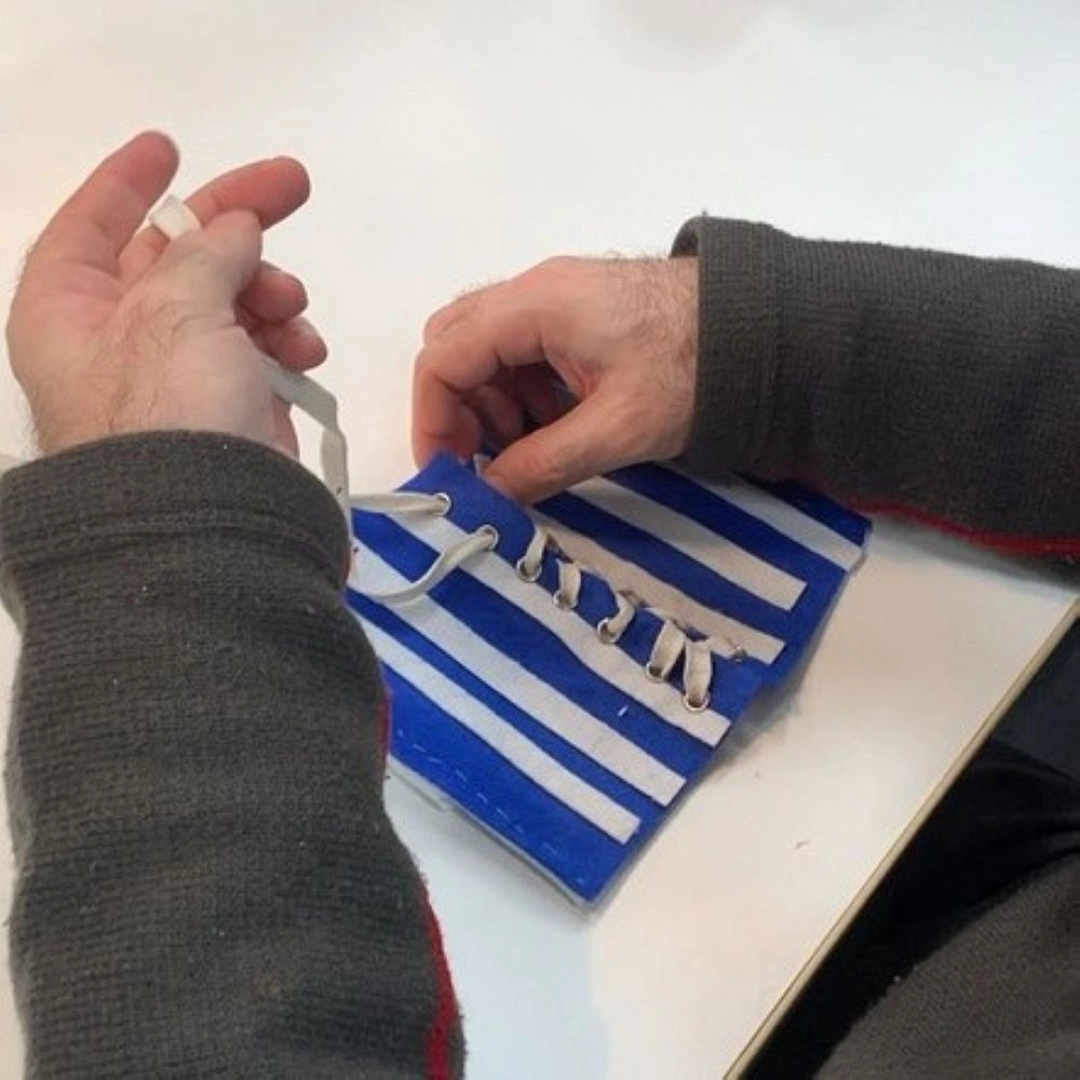 Taller: Clases Particulares de Manualidades para Adultos con Parálisis Cerebral Taller: Clases Particulares de Manualidades para Adultos con Parálisis Cerebral