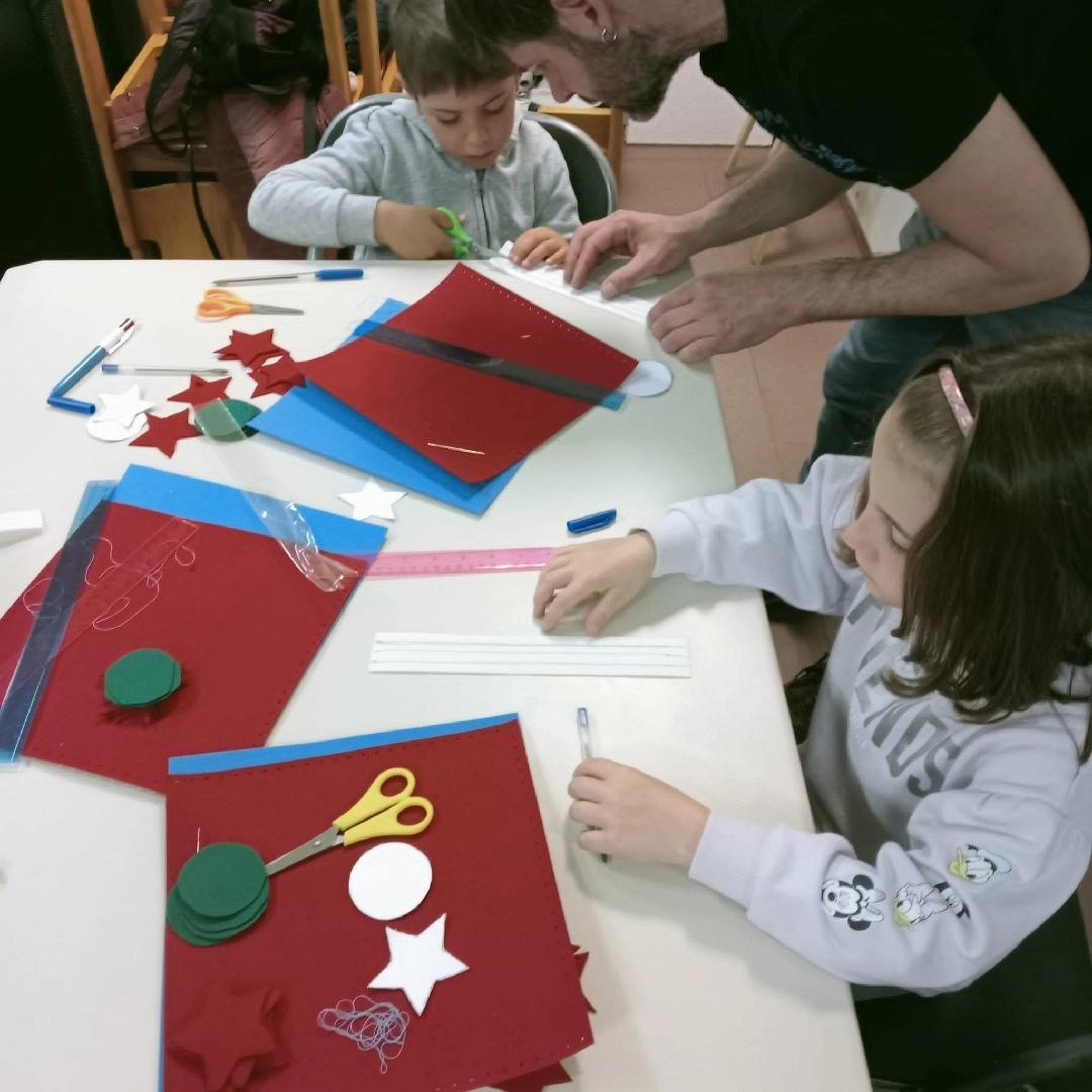 Taller infantil: Crea tu tres en raya de fieltro-(Asociación de Vecinos Alaberga/Errenteria)
