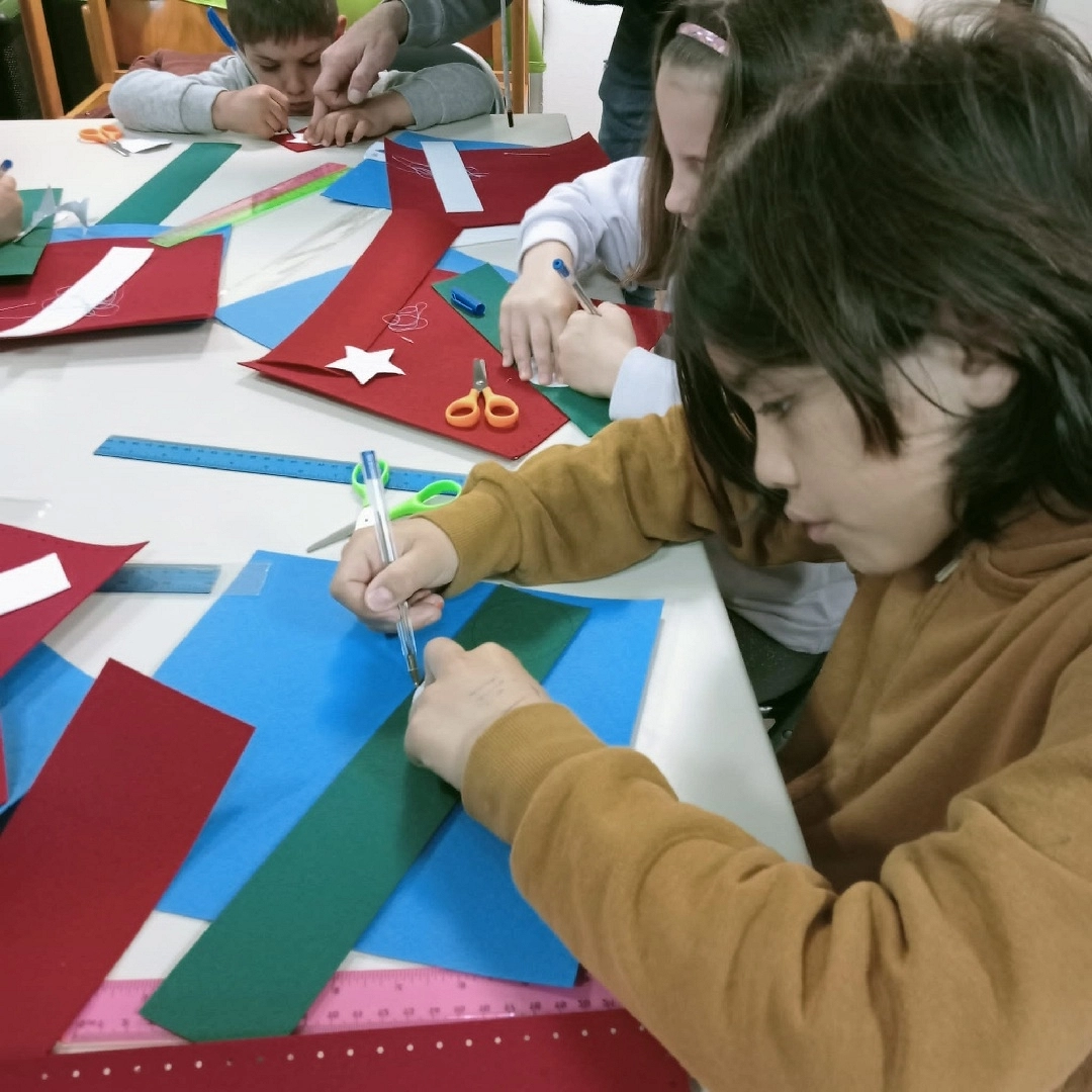 Taller infantil: Crea tu tres en raya de fieltro-(Asociación de Vecinos Alaberga/Errenteria)
