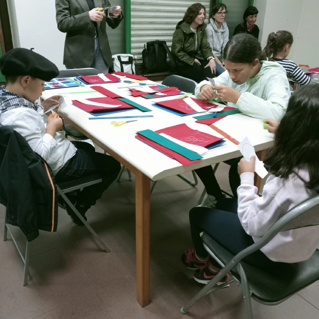 Taller infantil: Crea tu tres en raya de fieltro-(Asociación de Vecinos Alaberga/Errenteria)