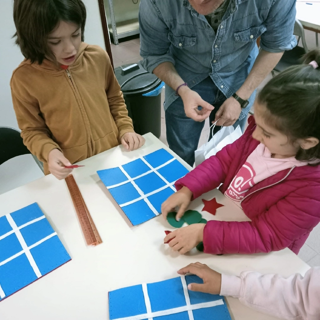 Taller infantil: Crea tu tres en raya de fieltro-(Asociación de Vecinos Alaberga/Errenteria)