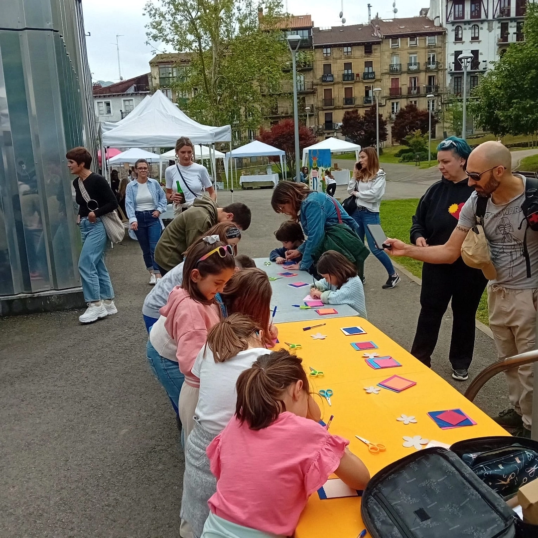 Taller infantil: Llavero de Flor de Primavera-(Feria de artesanía, Kolore Kolore/Irún)