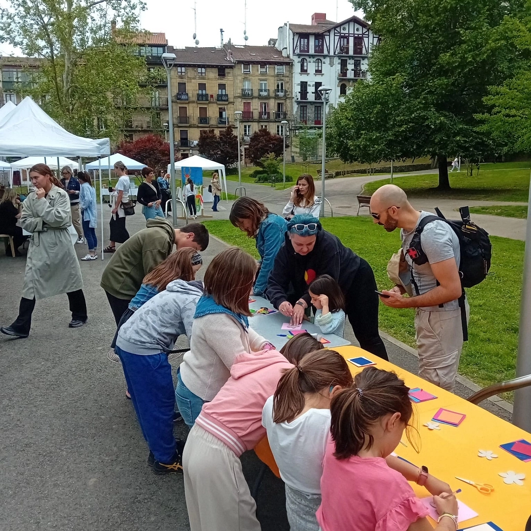 Taller infantil: Llavero de Flor de Primavera-(Feria de artesanía, Kolore Kolore/Irún)