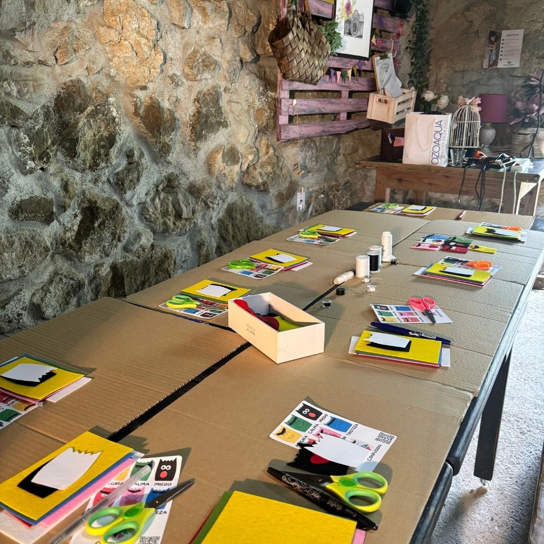 Taller infantil personalizado: Títeres de Monstruos de Colores — Educación emocional (Zegama/Oilotegi) Taller infantil personalizado: Títeres de Monstruos de Colores — Educación emocional (Zegama/Oilotegi)