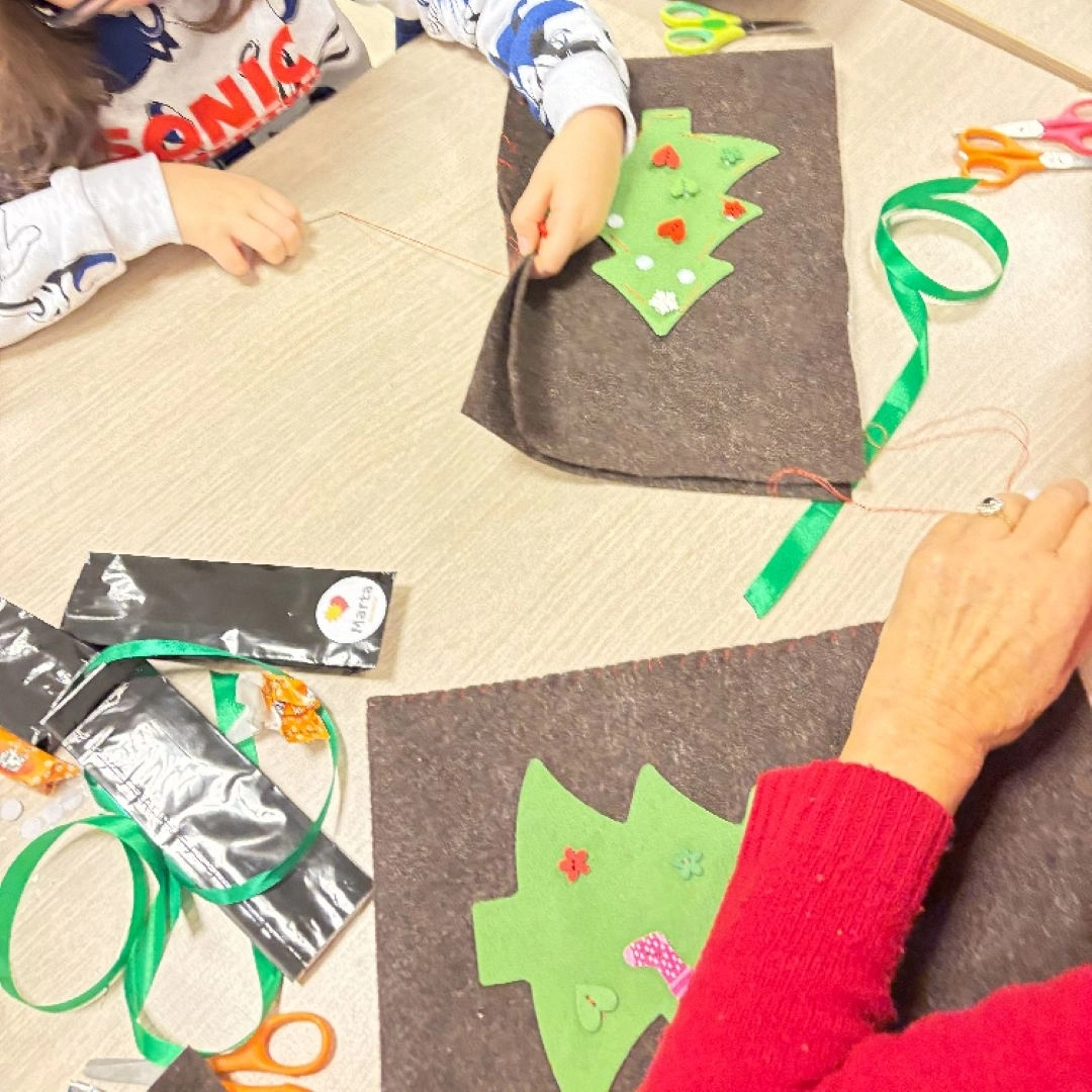 Taller infantil: Saquito de Olentzero en fieltro — Asociación de Vecinos de San Miguel, Irún