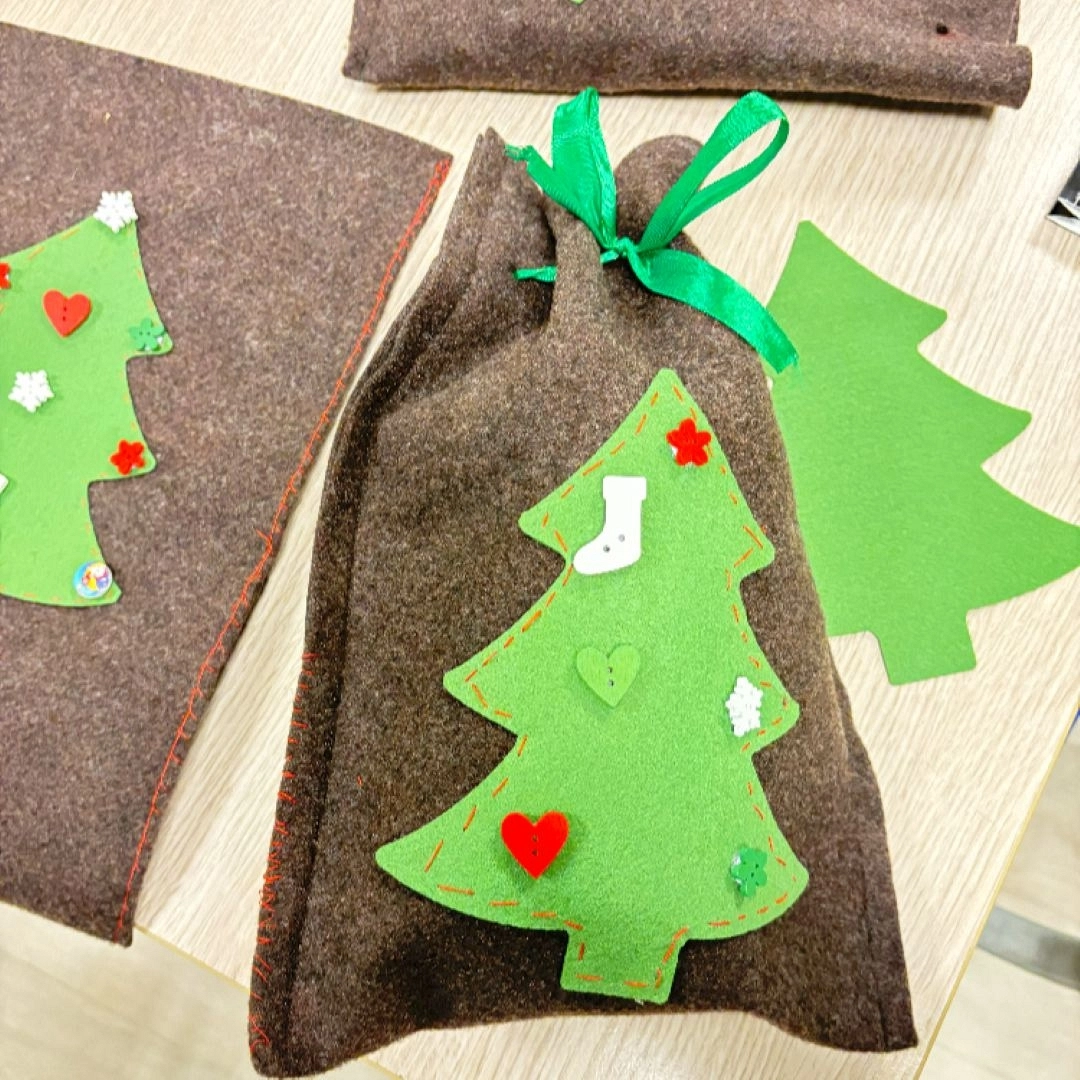 Taller infantil: Saquito de Olentzero en fieltro — Asociación de Vecinos de San Miguel, Irún