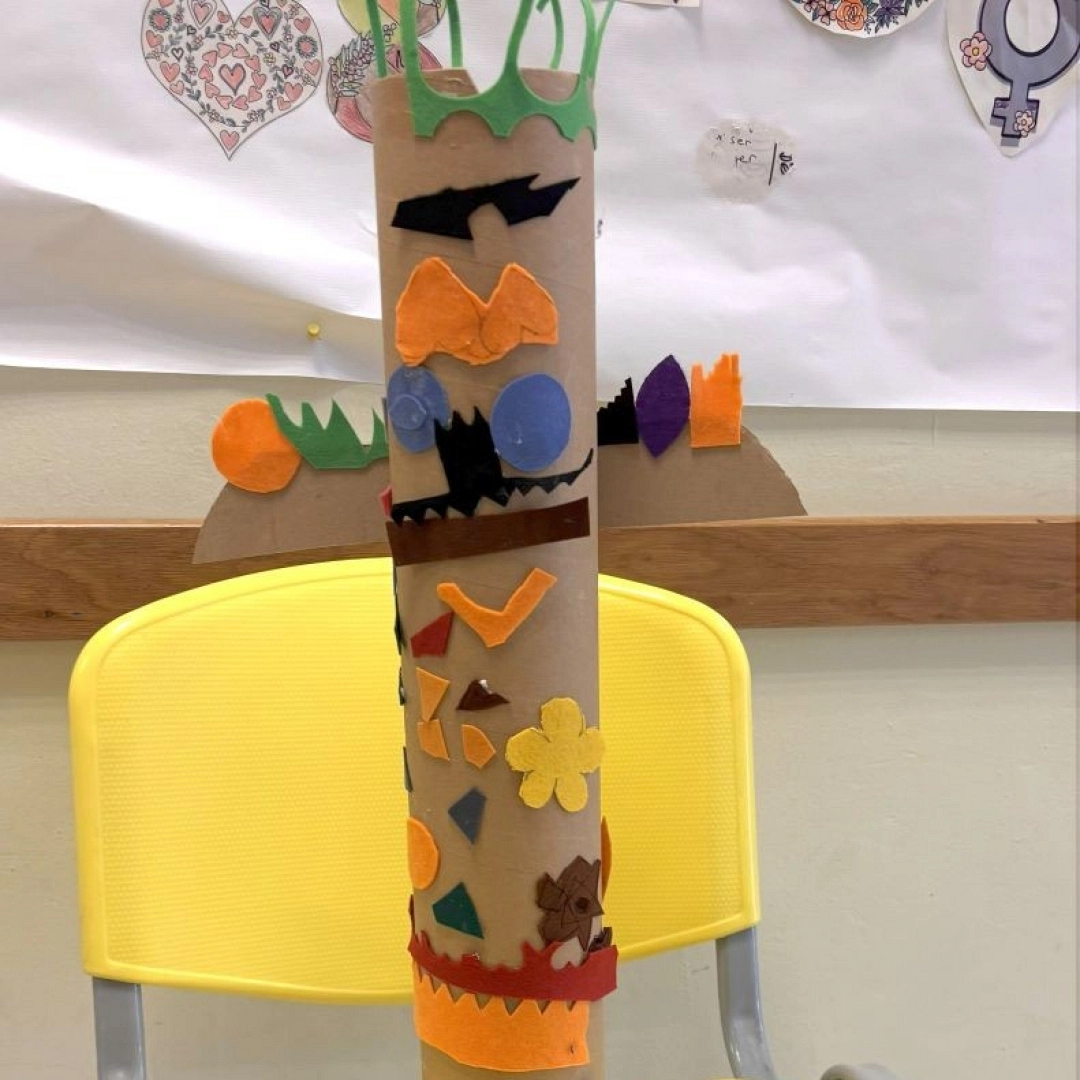 Taller infantil y familiar: Tótem de cartón y fieltro — Asociación de Vecinos de San Miguel, Irun