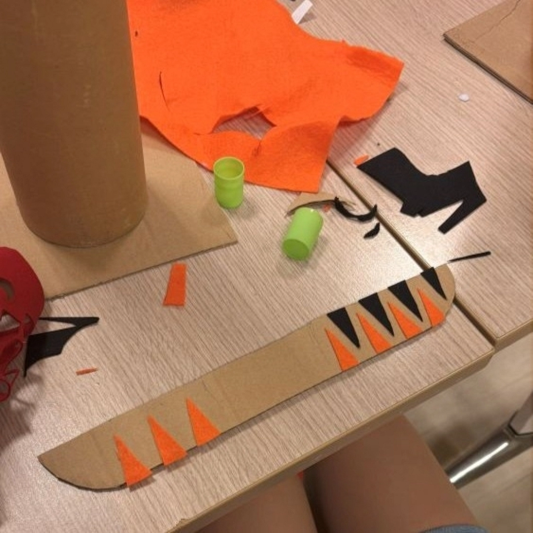 Taller infantil y familiar: Tótem de cartón y fieltro — Asociación de Vecinos de San Miguel, Irun