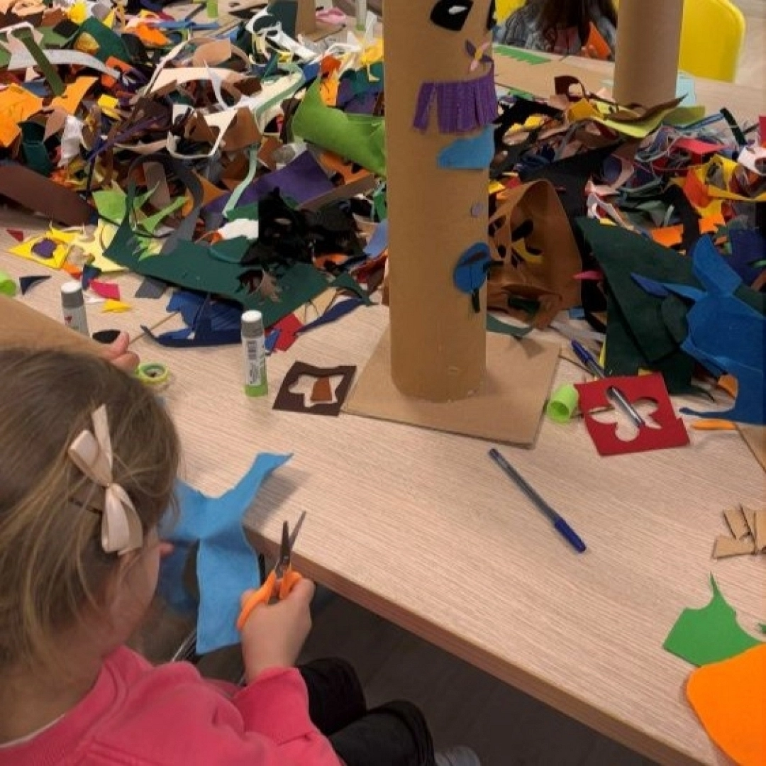 Taller infantil y familiar: Tótem de cartón y fieltro — Asociación de Vecinos de San Miguel, Irun