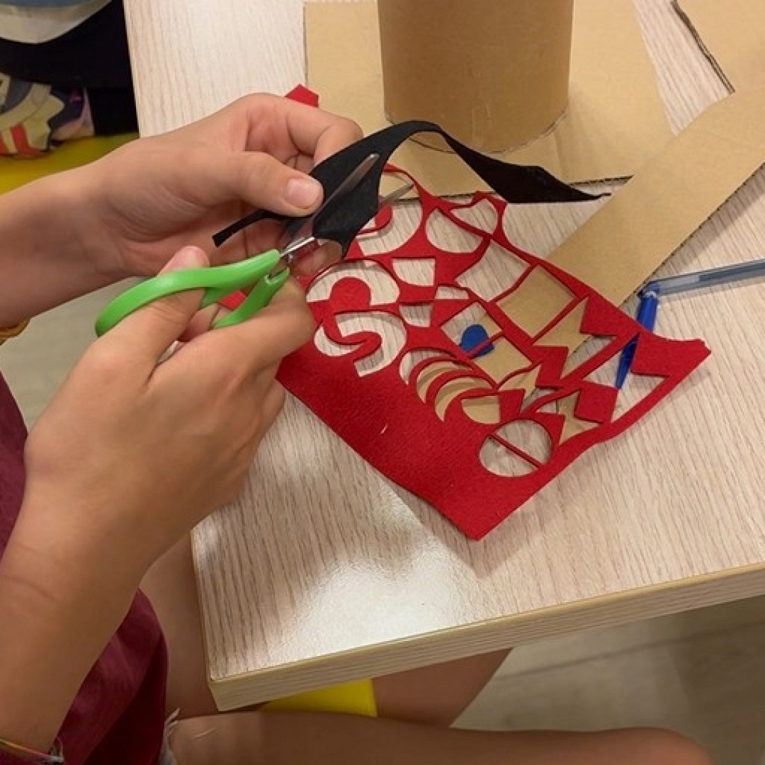 Taller infantil y familiar: Tótem de cartón y fieltro — Asociación de Vecinos de San Miguel, Irun