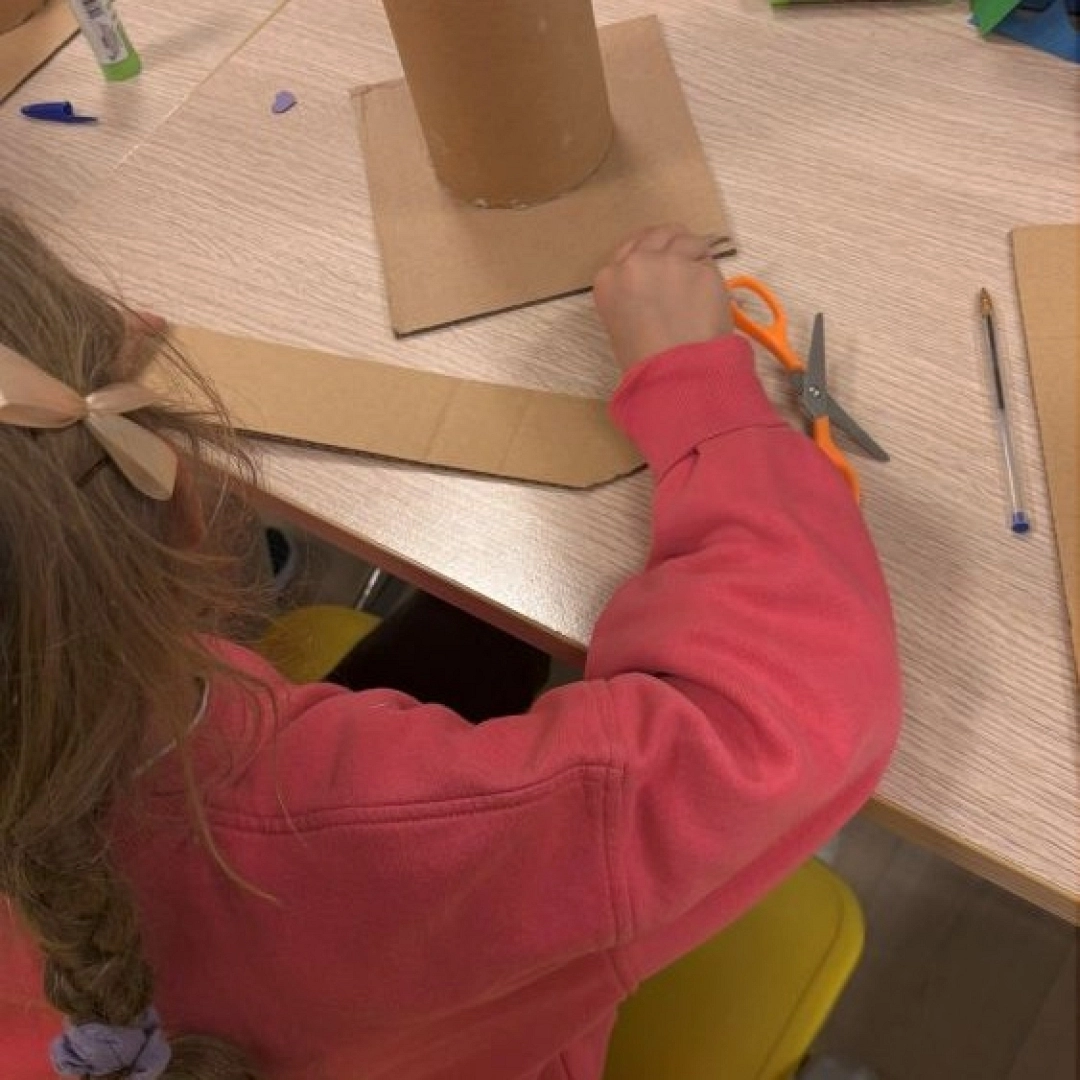 Taller infantil y familiar: Tótem de cartón y fieltro — Asociación de Vecinos de San Miguel, Irun