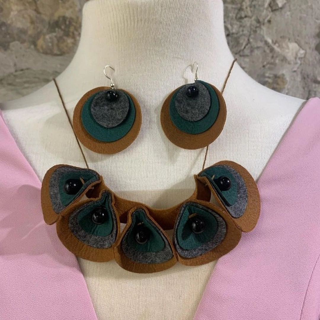 Taller para adultos: Bisutería en fieltro-diseña tu collar y pendientes únicos-(Pop-Up Xenpelar/Errenteria) Taller para adultos: Bisutería en fieltro-diseña tu collar y pendientes únicos-(Pop-Up Xenpelar/Errenteria)